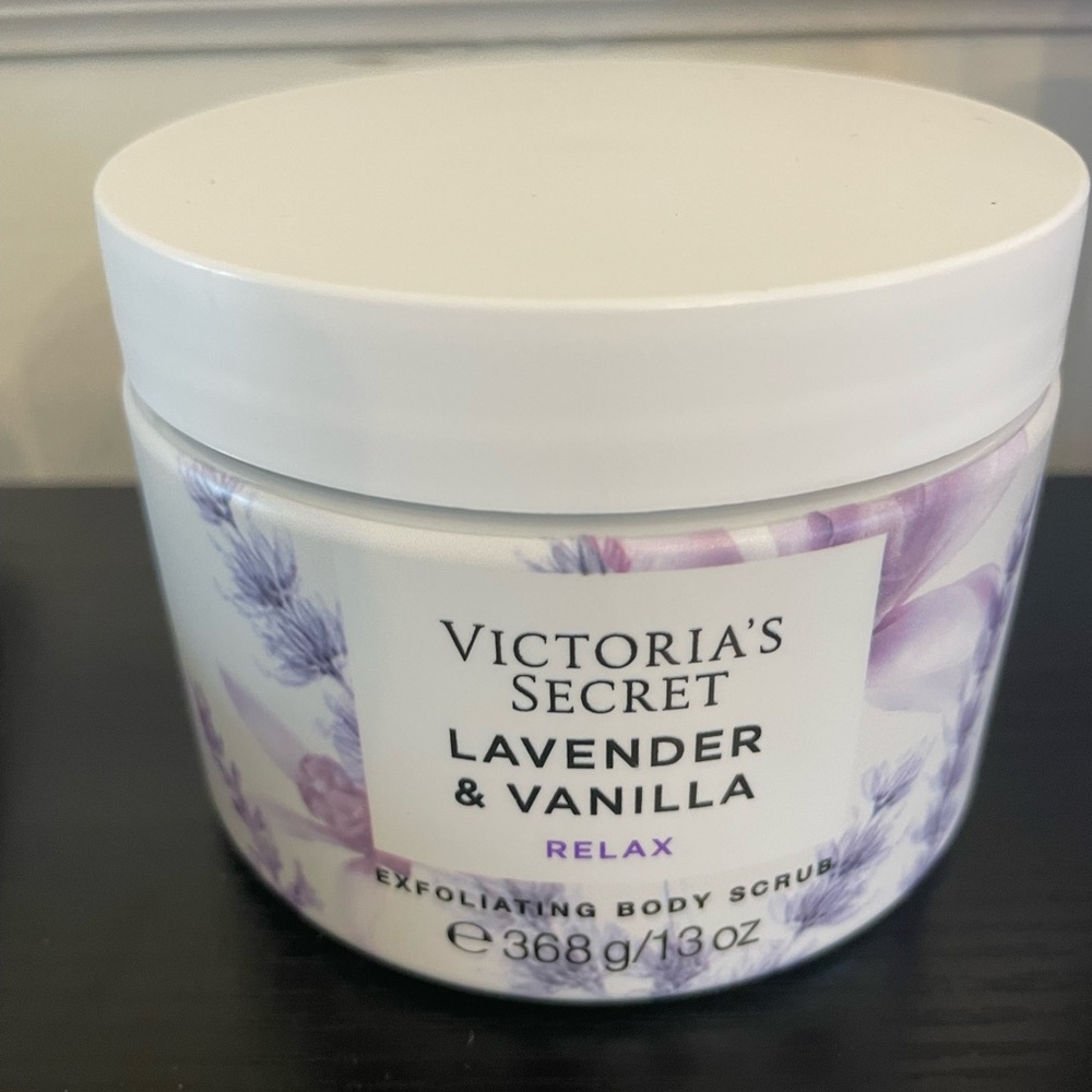 BAGGU Bundle Pouch and 3-Piece Victoria’s Secret Relax Lavender Vanilla Body Set - Picture 8 of 16